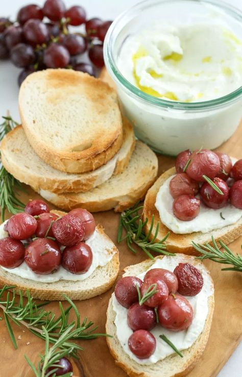 Grape Crostini, Yogurt Spread, Roasted Grapes, Toasted Baguette, Crostini Appetizers, Elegant Appetizers, Slow Cooker Meatballs, Gorgonzola Cheese, Finger Foods Easy