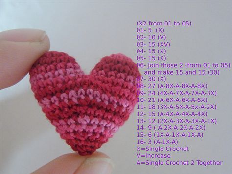 This is the Crocheted Heart Pattern / add to 24 in the beginning it becomes more slim / to 12 it becomes more chubby Knitted Heart Tattoo, Crochet 3d Heart, Closing Stitch, Dan Zaljubljenih, Hobby Inspiration, 3d Crochet, Crochet Pumpkins, Woolen Craft, Crochet Heart Pattern