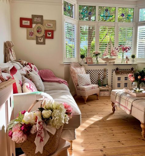 Country Living Room, Country Living, Decor Styles, Living Room, Pink, Rincon