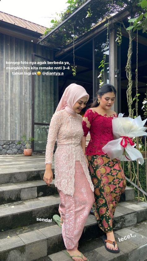 Kebaya Kutubaru Modern Hijab, Kutu Baru Modern, Model Dress Kebaya, Dress Brokat Modern, Dress Muslim Modern, Braidsmaid Dresses, Batik Dress Modern, Kebaya Wedding, Kebaya Modern Dress