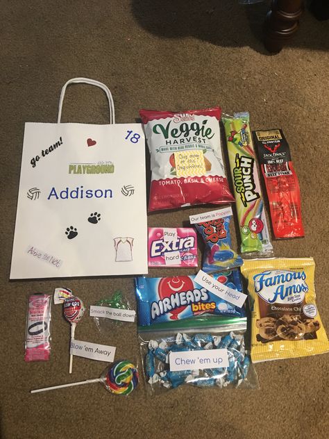 Volleyball treat bag sayings Senior Night Treat Bags, Sports Goody Bag Ideas Team Snacks, Cross Country Snack Bag Ideas, Volleyball Goodie Bag Ideas Team Gifts, Team Travel Goodie Bags, Track Team Snacks, Sports Swag Bag Ideas, Sport Treat Bag Ideas, Volleyball Team Goodie Bags