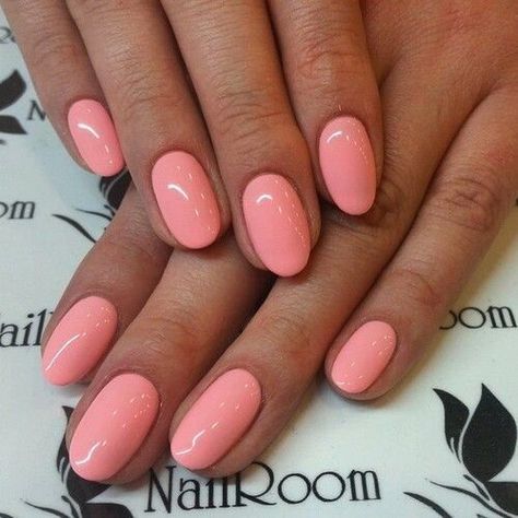 (paid link) Oval shaped nails are a everlasting for a reason & there's fittingly much you can attain with oval nails, past the assume is a blank canvas for nail art. Here's ... Pink Oval Nails, Round Nail Designs, Rounded Acrylic Nails, Oval Nails Designs, Unghie Sfumate, Super Nails, Round Nails, Pink Nail, Oval Nails