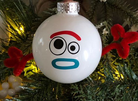 Disney Christmas Tree Diy, Diy Toy Story Ornaments, Toy Story Ornaments, Diy Disney Ornaments Easy, Disney Ornaments Diy Cricut, Homemade Disney Ornaments, Diy Disney Ornaments Christmas, Toy Story Ornaments Diy, Disney Christmas Cricut