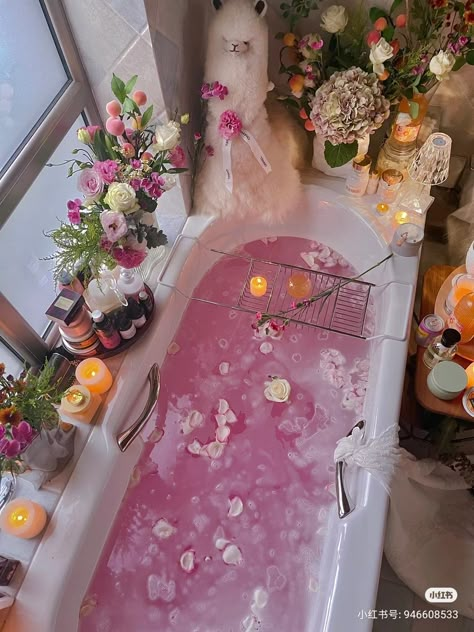 Romantic Bath Setup, Pretty Bathtub, Flower Bath Aesthetic, Girly Bathroom Aesthetic, Flowers In Bathroom, Bathtub Ideas Decoration, Flower Sink, Bath Tub Aesthetic, Cute Bathtub