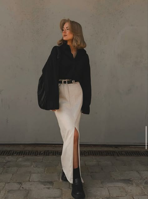 Skirt Outfits Elegant Classy, Outfit With Long White Skirt, White Midi Skirt Outfit, Beige Skirt Outfit, Modest Street Style, High Waist Long Skirt, Elegant Outfit Classy, Long Skirt Outfits, Beige Skirt