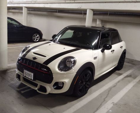 Mini Cooper 4 Door, Dream Whip, Cooper Car, Mini Coopers, Car Essentials, Car Goals, Mini Countryman, Pink Car, Mini Cooper S