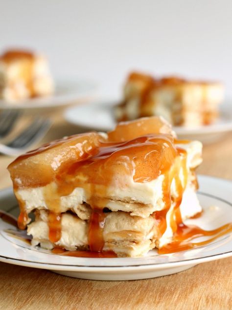 Caramel Apple-Golden Oreo Icebox Cake is an easy make-ahead Thanksgiving dessert. Oreo Icebox Cake, Icebox Cake Recipes, Golden Oreo, Thanksgiving Desserts Easy, Dessert Simple, Make Ahead Desserts, Thanksgiving Food Desserts, Healthy Vegan Snacks, Easy No Bake Desserts