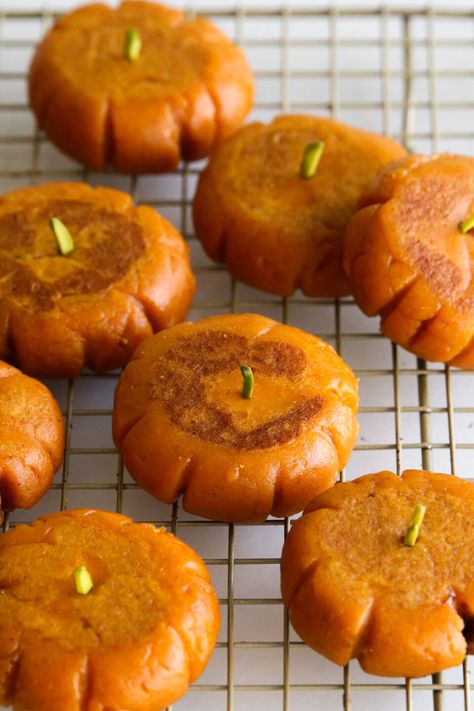 Crispy Pumpkin Mochi Cakes (3-Ingredients) Pumpkin Mochi Cookies, Thai Pumpkin Custard, Mochi Cheesecake, Pumpkin Mochi Recipe, Pumpkin Mochi, Brown Sugar Pop Tarts, Potluck Food, Vegan Thanksgiving Dessert, Autumn Desserts