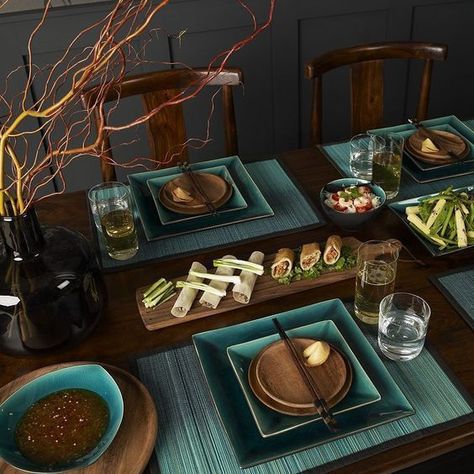 Restaurant Table Setting, Japanese Dinner, Japanese Table, Vase Deco, Tafel Decor, Outside Furniture, Pub Table Sets, Dinner Table Setting, Table Set Up