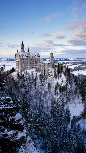 Castillo de Neuschwanstein, en Baviera, Alemania. Mi castillo favorito en el mundo entero! Castle Germany, Europa Park, Famous Castles, Germany Castles, Neuschwanstein Castle, Beautiful Castles, A Castle, Beautiful Buildings, Places Around The World