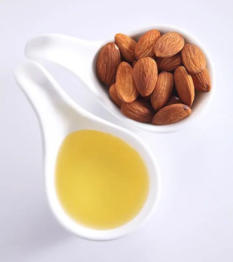 How To Use Almond Oil To Reduce Dark Circles Skin Spots, Heat Protectant, Reduce Dark Circles, Air Dry Hair, Hot Tools, Dry Scalp, Dry Hair, Almond Oil, Dark Circles