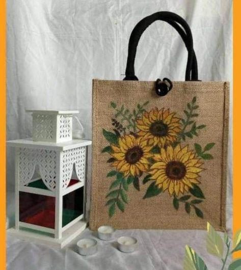 Hand Painted Burlap Bags, Painting On Jute Bags, Jute Bag Painting Ideas, Toot Bags, Jute Bags Design, Painted Canvas Bags, Hand Painted Purses, Painted Purse, Painting Burlap