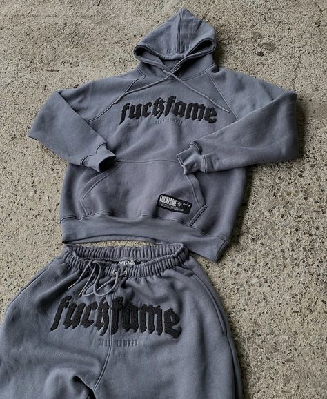 Unrealistic Ideas Tracksuit, Diy Sweat Suit Ideas, Designer Tracksuit Women, Trapstar Tracksuit Women, Track Suits Men, Tracksuit Ideas, Tracksuit Design, Graphic Tracksuit, Sweat Suits Outfits