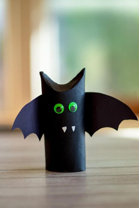 toilet paper roll bat Halloween Toilet Paper Roll, Halloween Toilet Paper Roll Crafts, Toilet Paper Roll Bat, Halloween Toilet Paper, Bats For Kids, Mummy Crafts, Bat Craft, Kids Toilet, Monster Craft