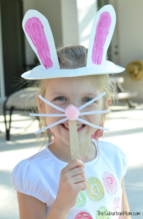 Kids love making these Paper Plate Easter Bunny Ears & Bunny Nose Mask. Paper Plate Easter Bunny, Bunny Nose, Easter Hat Parade, Easter Paper Crafts, Easter Crafts Preschool, Easter Arts And Crafts, Easter Preschool, Easter Bunny Ears, Easter Hats