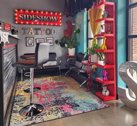 Small Tattoo Studio Interior, Tattoo Parlor Interior, Small Tattoo Studio, Tattoo Shop Aesthetic, Tattoo Studio Interior, Strip Mall, Shop Aesthetic, Studio Interior, Tattoos Gallery