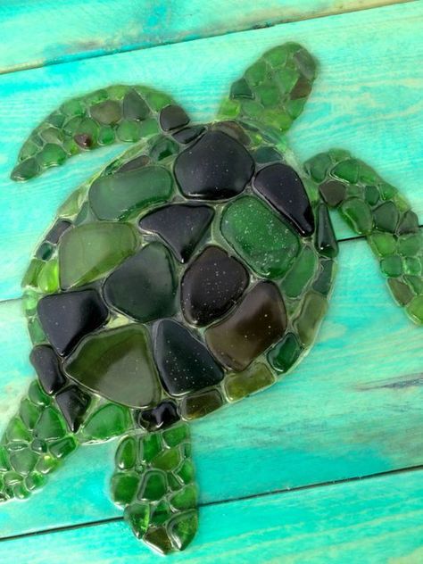 Turtle Table, Table Mosaic, Sea Glass Mosaic, Sea Glass Art Projects, Turtle Sea, Beach Glass Crafts, Art Coquillage, Sea Crafts, Glass Art Projects