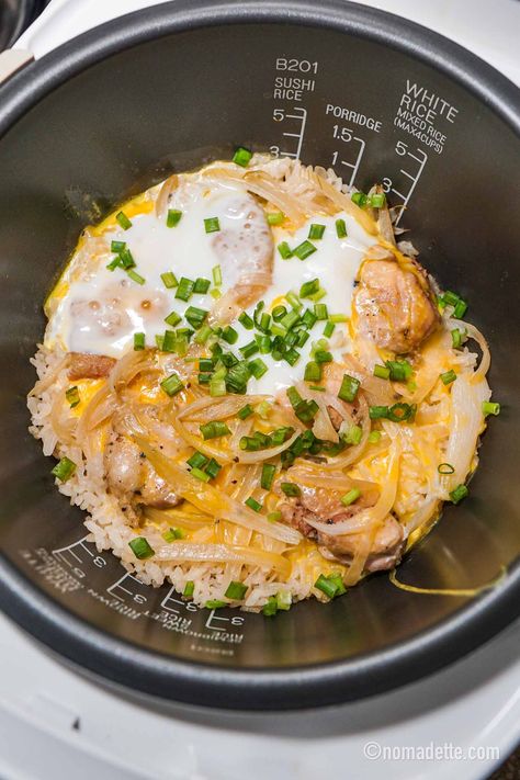 Rice Cooker Oyakodon - Nomadette Rice Cooker Congee Recipe, Congee Recipe Rice Cooker, Rice Cooker Chicken And Rice, One Pot Rice Cooker Meals, Oyakodon Recipe, Eggs And Rice, Apartment Meals, Zojirushi Rice Cooker, Greens Soup