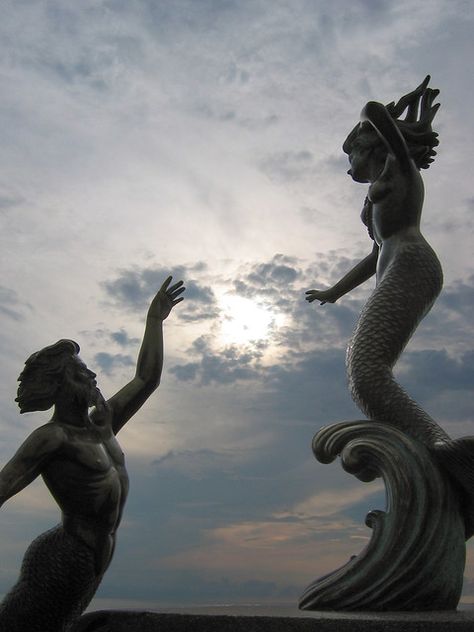 Poseidon Amphitrite, Mer People, Goddess Of The Sea, Istoria Artei, Water Nymphs, Greek Sculpture, Mermaids And Mermen, Mythology Art, Greek Myths