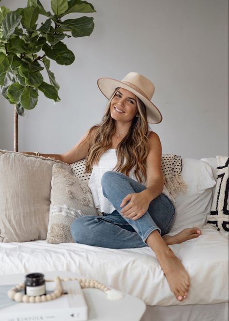 Casual Branding Photoshoot Outfit, Boho Brand Photoshoot, Boho Business Photoshoot, Branding Photoshoot Boutique, Boutique Owner Photoshoot, Boho Branding Photoshoot, Boho Headshots, Hairdresser Lifestyle, Boho Portraits