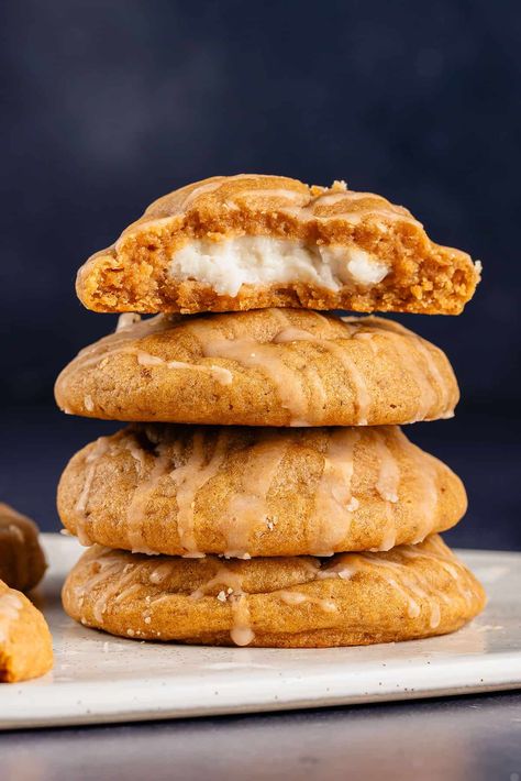 These Vegan Pumpkin Cheesecake Cookies are the definition of the perfect fall dessert! Soft pumpkin spice cookies stuffed with a creamy cheesecake filling to make the best decadent treat. All you need is 12 simple ingredients! Sweet Cream Cheese Filling, Vegan Pumpkin Cheesecake, Pumpkin Cheesecake Cookies, Vegan Pumpkin Cookies, Strawberry Sugar Cookies, Easy Pumpkin Dessert, Cookies Stuffed, Vegetarian Cookies, Frozen Cheesecake