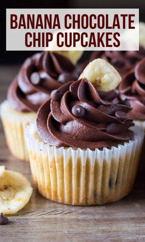 Banana Cupcakes With Chocolate Frosting, Banana Chocolate Chip Cupcakes, Banana Cupcakes Easy, Chocolate Chip Cupcake Recipe, Banana Cupcake Recipe, Flavoured Cupcakes, Chocolate Chip Cupcakes Recipe, Banana Bread Chocolate Chip, Chocolate Banana Cupcakes