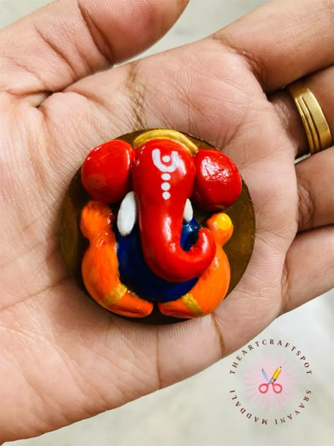 Clay Fridge, Clay Ganesha, Clay Magnets, Origami Paper Art, Shell Crafts Diy, Pottery Painting Designs, Clay Diy Projects, Art And Craft Videos, Diy Bottle Crafts