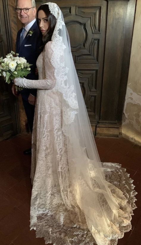 High Waist Wedding Dress, Church Doors, Boda Mexicana, Pretty Wedding Dresses, Fancy Wedding Dresses, Catholic Wedding, Dream Wedding Ideas Dresses, Wedding Mood, Dreamy Wedding