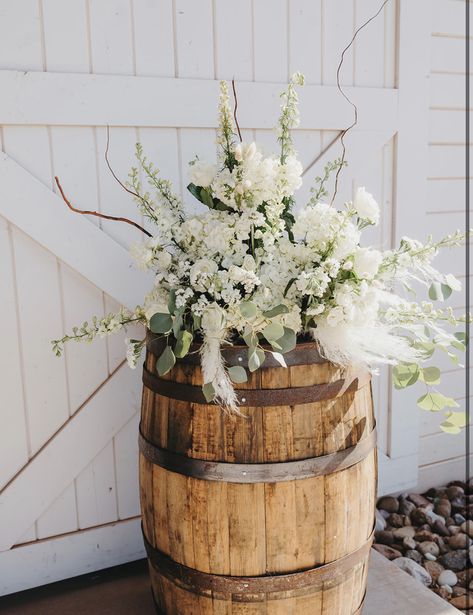 Barrel Decor Ideas Wedding, Whiskey Barrel Wedding Decor, Bonnie Blooms, Wine Barrel Wedding Flowers, Wine Barrel Flowers, Elegant Western Wedding, Weddings 2025, Wine Barrel Wedding Decor, Green Pallet