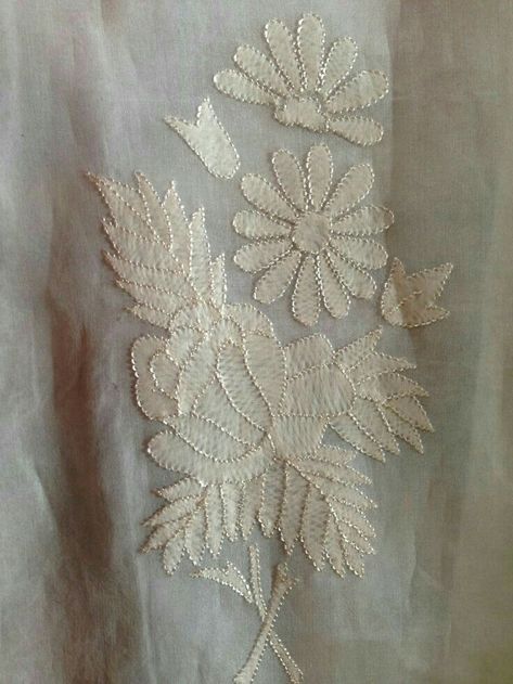 Shadow Work Embroidery, Bordados Tambour, Chikankari Embroidery, Beadwork Embroidery, Hand Embroidery Videos, Diy Embroidery Patterns, Hand Embroidery Tutorial, Handmade Embroidery Designs, Embroidered Organza