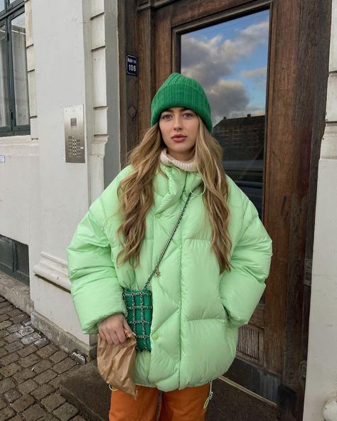 Emili Sindlev on Instagram: “Morning hunt 🐌 I found the best vegan cinnamon roll 😁” Green Jacket Outfit, Mint Green Jacket, Retro Ski Suit, Mint Jacket, Mint Outfit, Emili Sindlev, Styling Outfits, High Fashion Trends, Ski Holiday