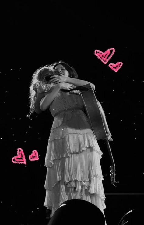 Gracie And Taylor, Gracie Abrams And Taylor Swift, Good Riddance, Shes Perfect, Gracie Abrams, Taylor Swift Wallpaper, Graceland, Fav Celebs, Cute Friends