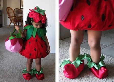 Halloween was my favorite holiday when I was little! This collection of 20 kids Halloween costumes are so cute, you'll just have to make one. Unique Kids Halloween Costume, Fancy Dress Costumes Kids, Strawberry Costume, Kids Halloween Costumes, Halloween Costumes To Make, Costume Carnaval, Candy Costumes, Baby Kostüm, Diy Halloween Costumes For Women