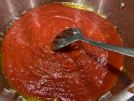 Rao's Copycat Marinara Sauce Recipe: Easy and Delicious! - NewsBreak Copycat Raos Spaghetti Sauce, Raos Sauce Recipes, Rao's Marinara Sauce Recipe, Raos Marinara Recipe, Shrimp Scampi Pasta Recipes, Caprese Pasta Salad Recipes, Recipes With Parmesan Cheese, Stuffed Pepper Casserole, Marinara Sauce Recipe