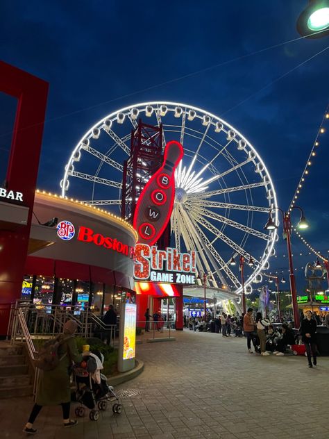 Clifton Hill Niagara Falls At Night, Clifton Hill Niagara Falls, Niagara Falls At Night, Aesthetic Friend, Clifton Hill, Spa Weekend, Dump Ideas, Canada Toronto, Iphone Wallpaper Images