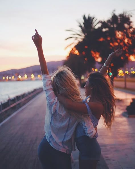 Best Friends Goals, Bff Pics, Friends Goals, Friend Photography, Best Friend Photography, Instagram Picture Ideas, Summer Pics, Insta Inspiration, Friend Pics