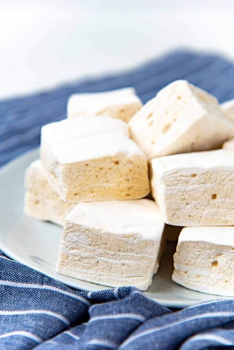 Homemade Marshmallow Recipe, Gourmet Marshmallow, How To Make Marshmallows, Recipes With Marshmallows, Candy Recipes Homemade, Homemade Marshmallows, Christmas Candy Recipes, Magic Recipe, Baking Tins