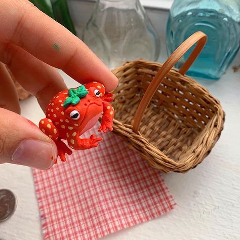 Cottagecore Clay Crafts, Cottagecore Clay Ideas, Frog Ring Tutorial, Clay Frog Ring, Cute Clay Frog, Aesthetic Clay Art, Clay Crafts Aesthetic, Aesthetic Clay Ideas, Goblincore Crafts