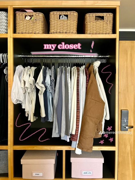 Scad Dorm, Ikea Dorm, Dorm Storage Ideas, Dorm Closet Organization, College Dorm Stuff, Dorm Vibes, College Dorm Organization, College Dorm Checklist, College Bedroom Decor