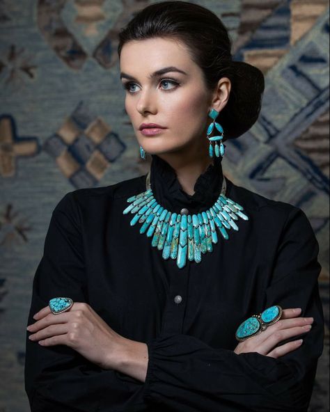 Turquoise Collar Necklace, Turquoise Earrings Outfit, Turquoise Necklace Outfit, Southwest Fashion, Turquoise Jewelry Outfit, Blue Rocks, Vintage Turquoise Jewelry, Turquoise Stone Jewelry, Zipper Jewelry