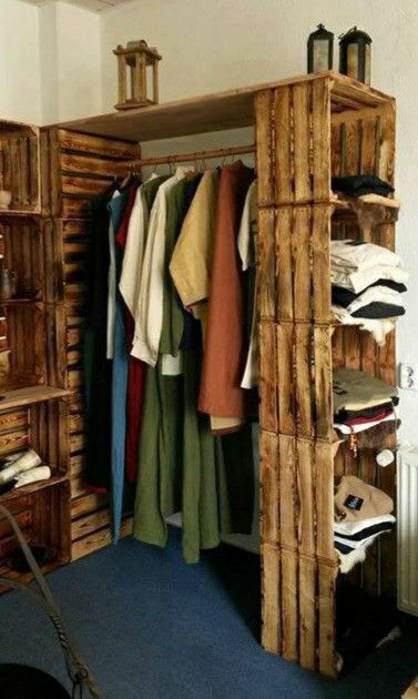 Mens Room Organization, Aesthetic Wardrobe Ideas, Diy No Closet Solution, Diy Small Bedroom Storage Ideas, Small Room Clothing Storage, No Closet Bedroom, Diy Clothing Storage, Diy Wardrobe Ideas, Open Closet In Bedroom