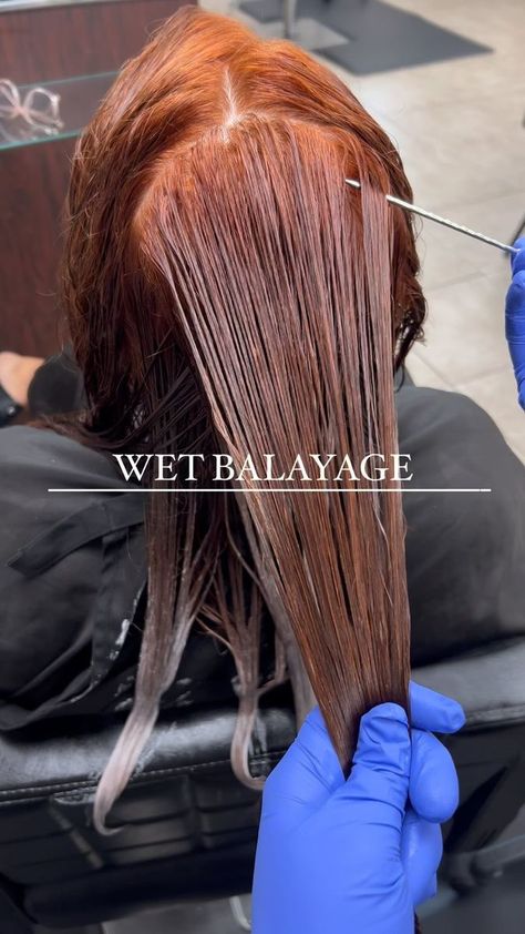 Wet Balayage, Painted Sunset, Balayage Hair Copper, Balayage Hair Tutorial, Copper Balayage, Balayage Technique, Shadow Root, Hair Techniques, Step By Step Hairstyles