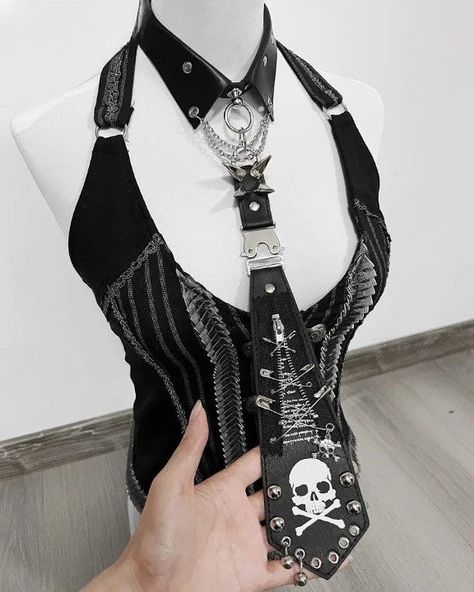 Y2k Skull Chain Tie  style-2   - VONVEX Y2k Product Design, Metal Head Fashion, Diy Goth Clothes, Goth Fits, Comic Clothes, Stray Kids Outfits, Weird Style, Goth Outfit Ideas, Y2k Skull