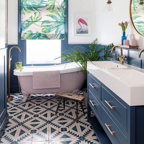 Blue Bathroom Ideas: 10 ways to use blue in any bathroom Blue And Pink Bathroom, Grey House Interior, Moroccan Tiles Bathroom, Tiles Bathroom Floor, Bathroom Floor Ideas, Small Bathroom Tile Ideas, Color Walls, Small Bathroom Colors, Luxe Bathroom