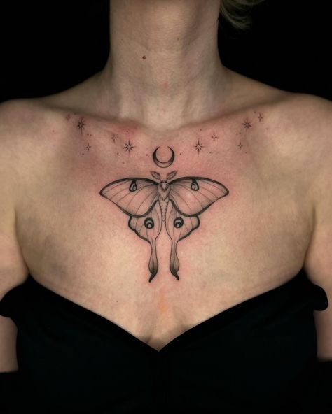 Another moth chest piece in the BAG !!! Go big or go home yenno? Such a beautiful piece ✌🏼 thanks so much for the trust! Moth Chest Piece, Moth Chest Tattoo, Go Big Or Go Home, Moth Tattoo, Luna Moth, Chest Piece, Back Pieces, In The Bag, Thanks So Much