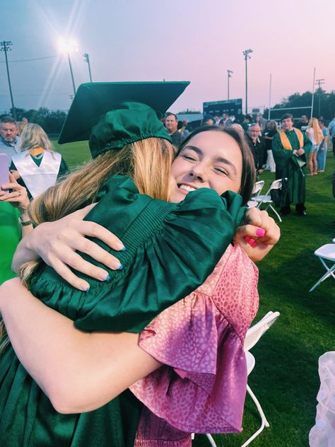 #graduation #grad #sister #vsco #highschool #senioryear Vsco Highschool, Tamu Graduation, Graduation Aesthetic, Highschool Graduation, Cap And Gown Pictures, Senior Szn, Vision 2024, Friend Graduation, Vsco Pictures