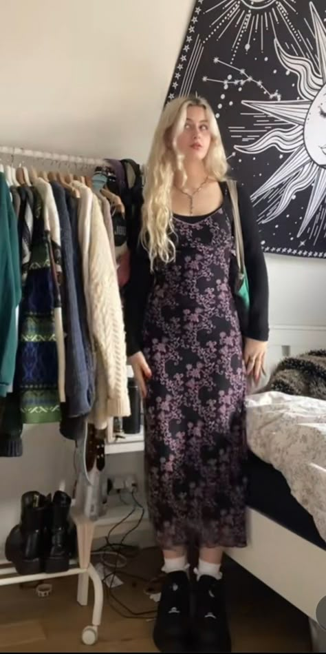 Simple Witchy Outfit, Whimsigoth Going Out Outfit, Witchy Outfit Inspiration, Whimsigoth Witch Outfit, Whimsigoth Teacher Outfit, Whimsigothic Aesthetic 90s, Black Whimsigoth Outfits, 70s Whimsigoth Aesthetic, Witchy Dress Outfit