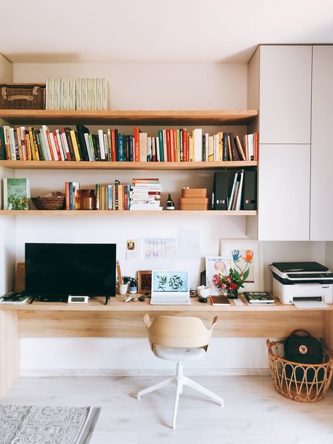 Vintage Office Guest Room, Desk And Library Work Spaces, Built In Desk Small Office, Temporary Office Ideas, Basement Office Design, Open Shelving Office, Home Office Multipurpose Room, Home Office Studio Creative Workspace, Narrow Office Space Ideas