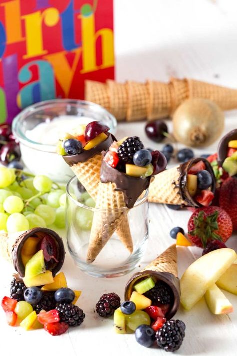 Chocolate Dipped Fruit Cones & Cheesecake Fruit Dip Cheesecake Fruit Dip, Dipped Fruit, Cheesecake Fruit, Fruit Cones, Chocolate Dipping, Whipped Yogurt, Chocolate Dipped Fruit, Sugar Cones, Decorações Com Comidas