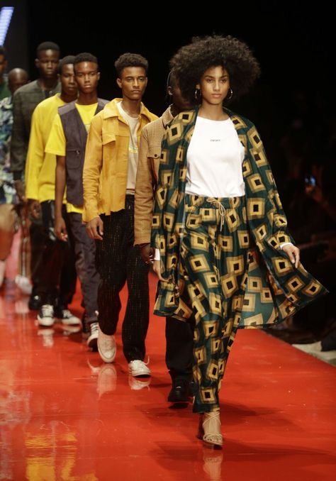 In beeld: ontdek het rijke aanbod Afrikaanse mode op Arise Fashion Week Tinie Tempah, Afrikaanse Mode, Naomi Campbell, Capsule Collection, Fashion Pictures, African Print, Autumn Winter Fashion, Milan, Academic Dress